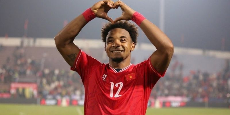 Tiền đạo Nguyễn Xuân Son trong màu áo câu lạc bộ Nam Định