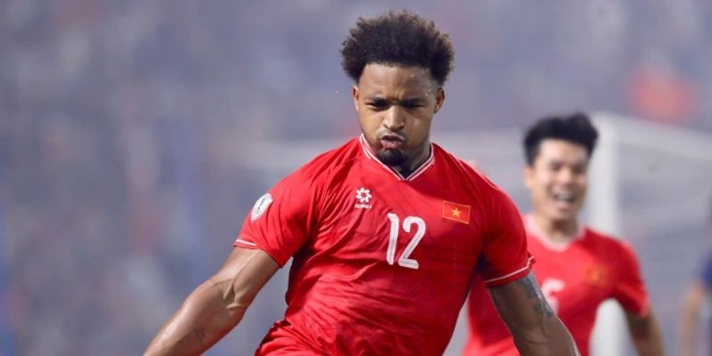 Nguyễn Xuân Son tập luyện cùng đồng đội