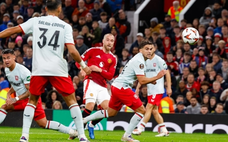 Twente - AZ (1-0): Twente thắng sát nút, gây sức ép lên nhóm dẫn đầu